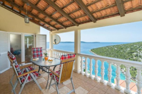 Apt with terrace & garden 2 min to the beach